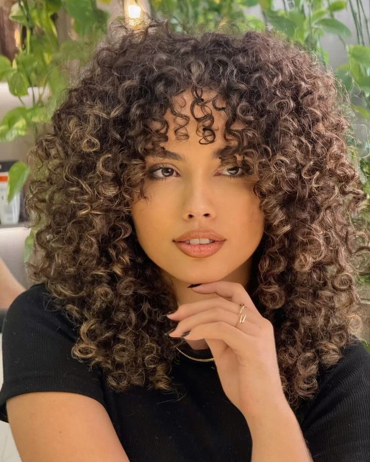 Cuidados e Finalização
3. Ondulado 2C: Dicas Essenciais para Hidratação e Corte
4. Do Frizz à Definição: Como Cuidar do Seu Cabelo 2C
5. Cabelo 2C vs. 3A: Entenda as Diferenças e Cuide Melhor dos Seus Fios