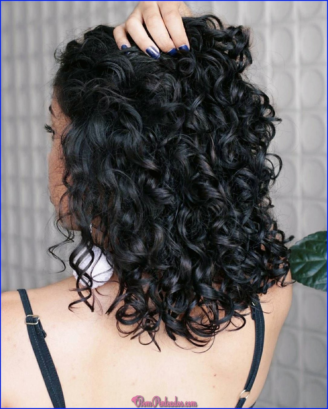 Cuidados e Finalização
3. Ondulado 2C: Dicas Essenciais para Hidratação e Corte
4. Do Frizz à Definição: Como Cuidar do Seu Cabelo 2C
5. Cabelo 2C vs. 3A: Entenda as Diferenças e Cuide Melhor dos Seus Fios