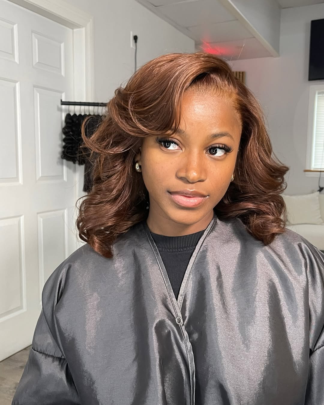 Chocolate Acobreado vs. Chocolate Clássico: Qual o Melhor para Seus Cachos 3C?