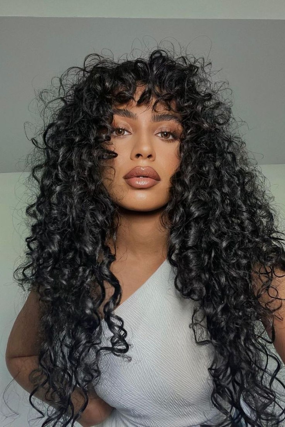 cabelo anos 90 feminino cacheado