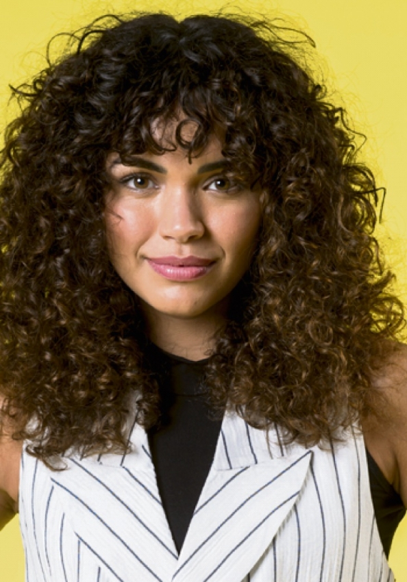 cabelo anos 90 feminino cacheado