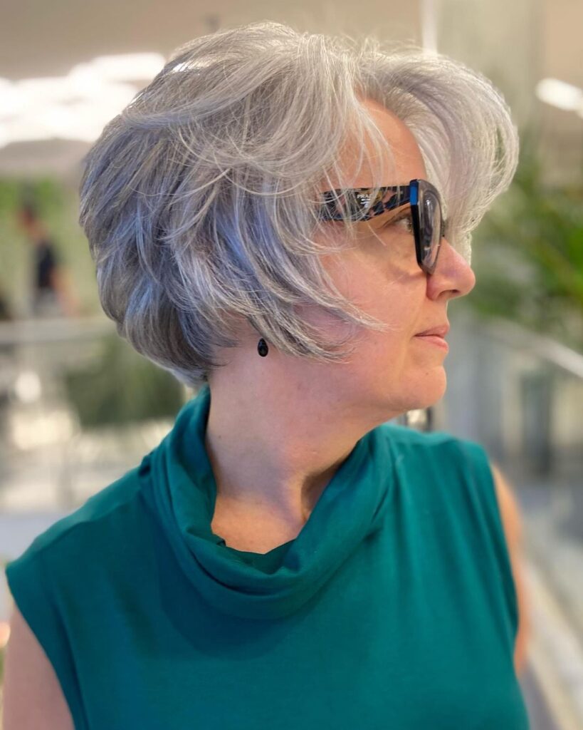 Acessórios e Maquiagem Essenciais para o Look Cabelo Branco Tumblr