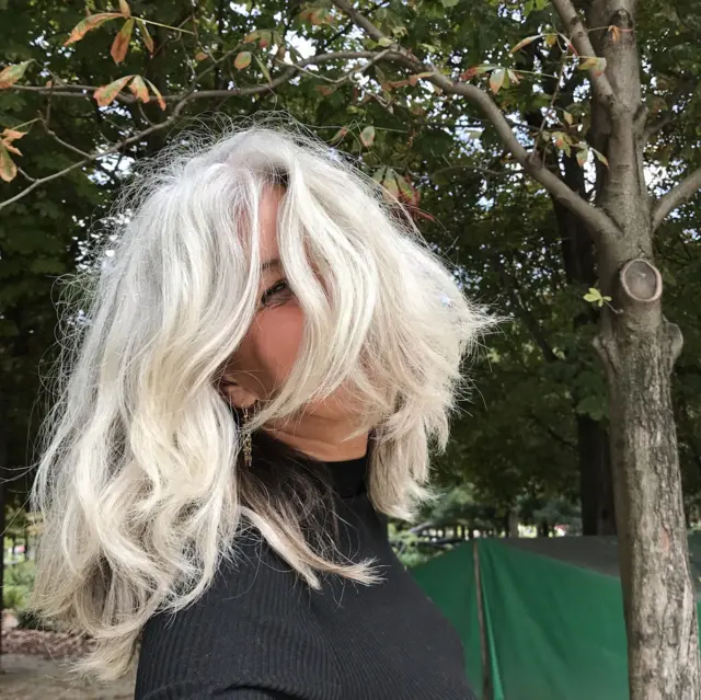 Cabelo Branco: Mais Que Uma Cor, Um Símbolo de Autoaceitação e Estilo