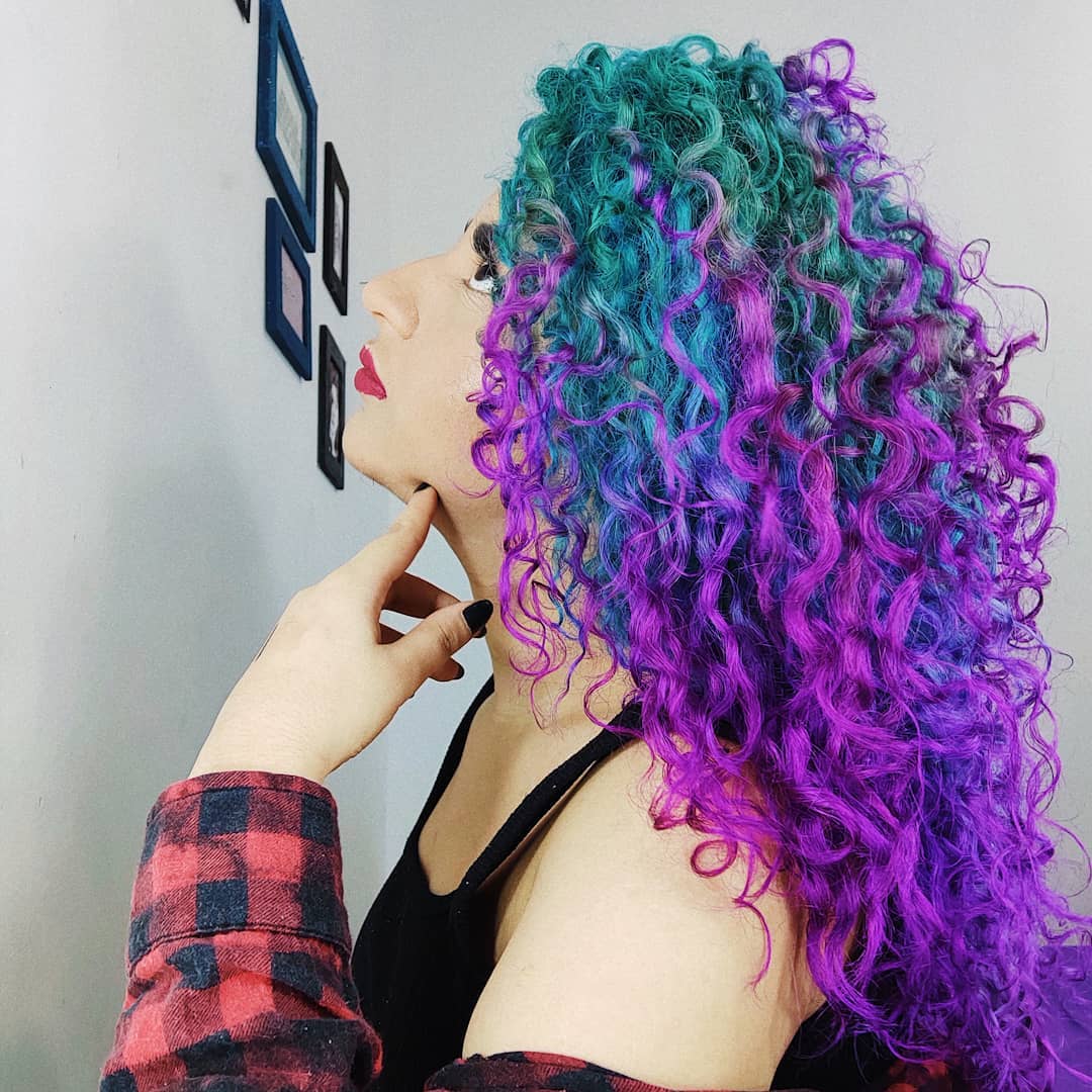 cabelo cacheado colorido ombré