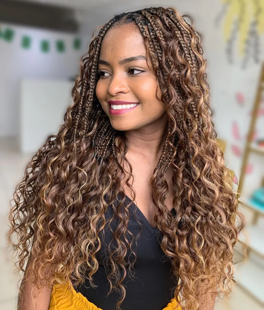 cabelo cacheado com trança