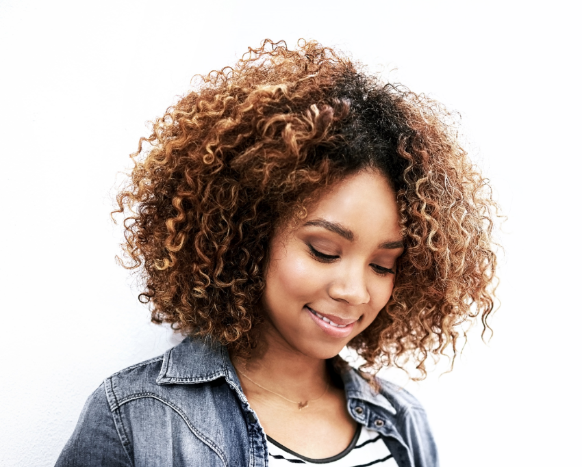 cabelo cacheado curto com luzes vs cabelo cacheado curto com mechas