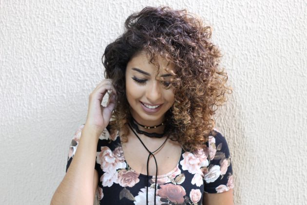 como evitar cabelo cacheado preto ressecado e sem brilho