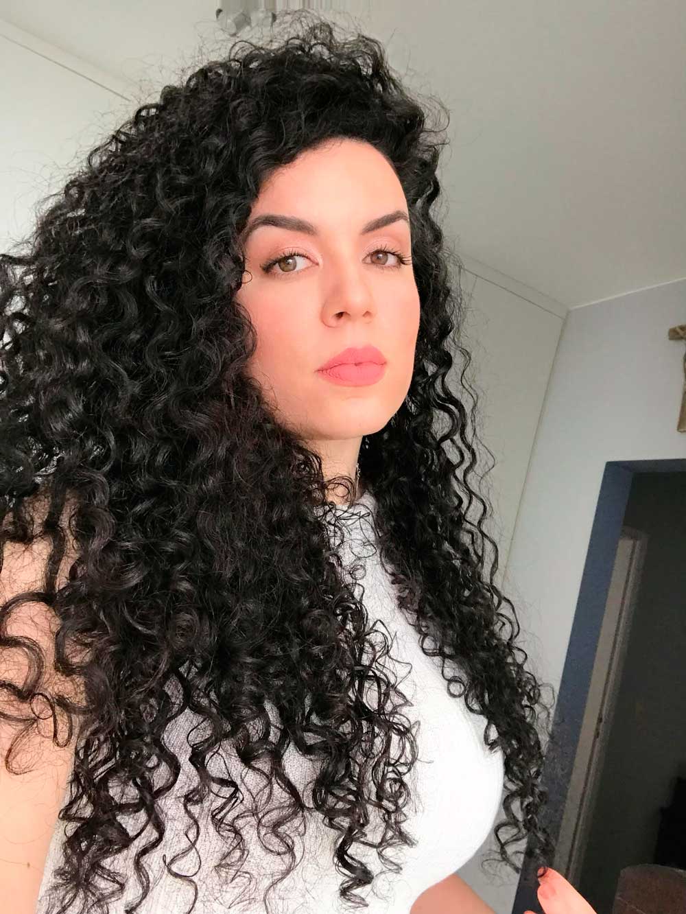 como evitar cabelo cacheado preto ressecado e sem brilho