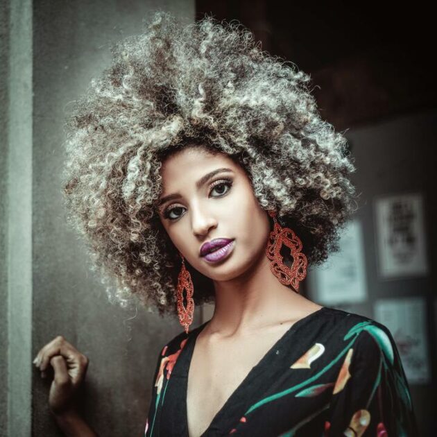 cabelo cacheado luzes