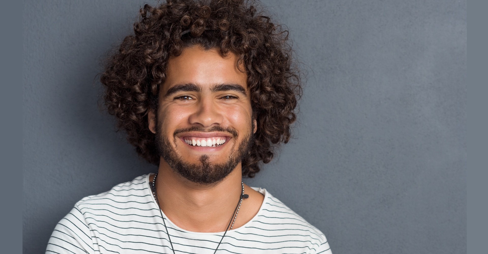 Cronograma Capilar Essencial para Cabelos Cacheados Masculinos com Luzes