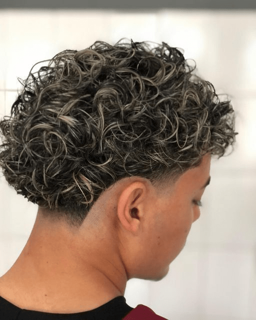Tons de Luzes para Cabelo Cacheado Masculino: Do Platinado ao Colorido