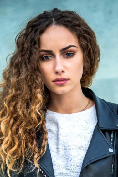 5 ideias de títulos:
1. Mechas Californianas em Cabelos Cacheados: Guia Completo
2. Como Fazer Californianas em Cachos: Passo a Passo
3. Cuidados Essenciais para Californianas em Cabelos Cacheados
4. Californianas: A Técnica Perfeita para Iluminar Cachos
5. Tons Ideais de Californiana para Cabelos Cacheados