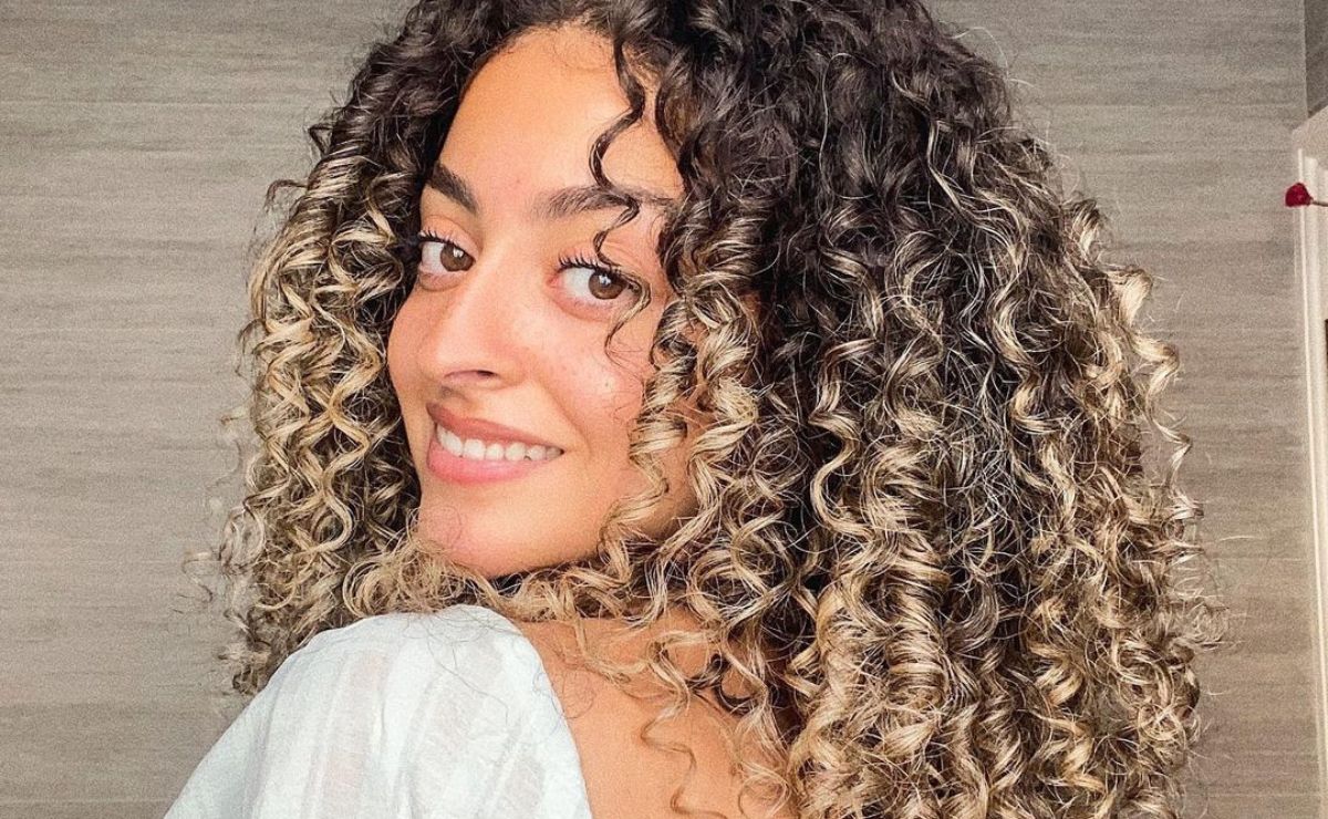 5 ideias de títulos:
1. Mechas Californianas em Cabelos Cacheados: Guia Completo
2. Como Fazer Californianas em Cachos: Passo a Passo
3. Cuidados Essenciais para Californianas em Cabelos Cacheados
4. Californianas: A Técnica Perfeita para Iluminar Cachos
5. Tons Ideais de Californiana para Cabelos Cacheados