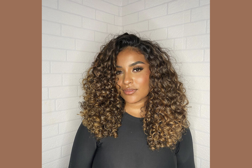 cabelo cacheado natural californiana