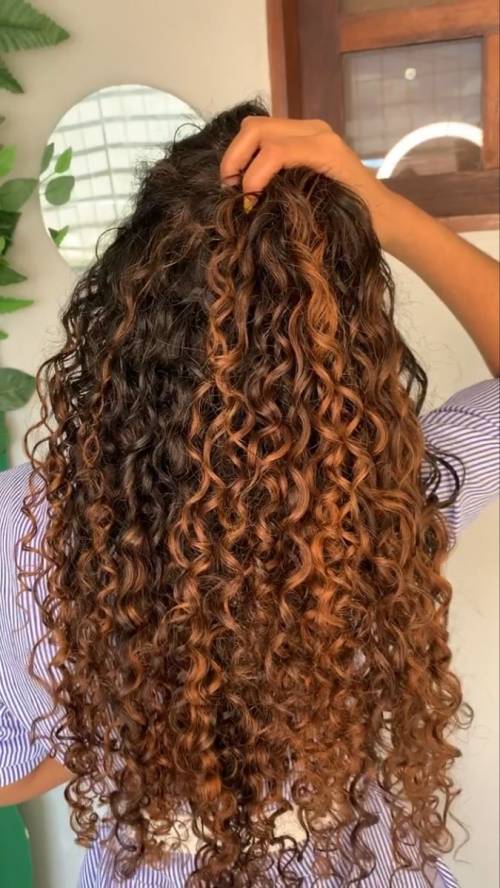 cuidados com cabelo cacheado colorido