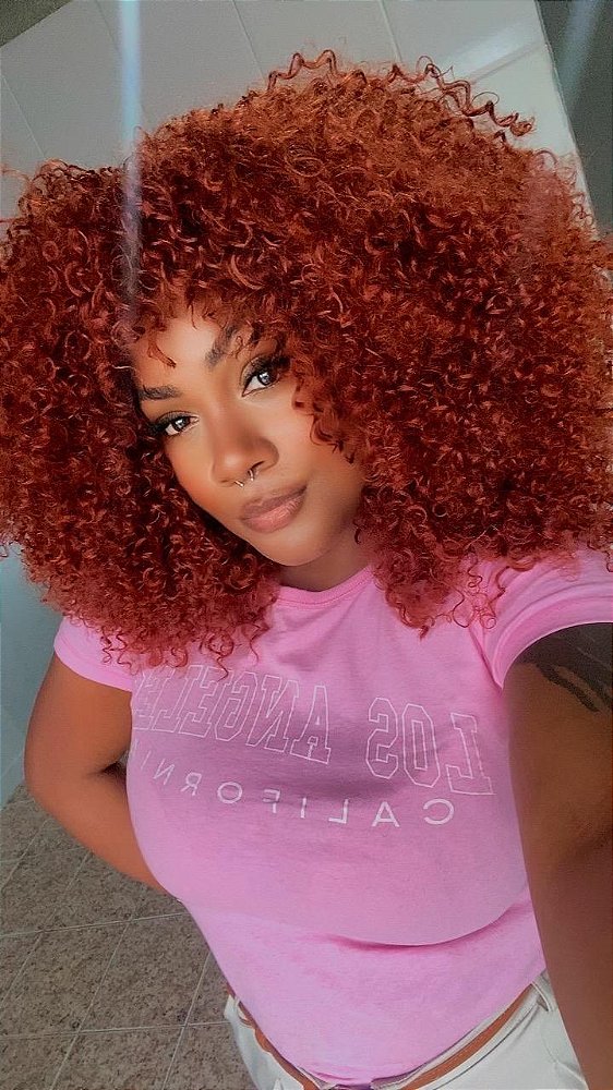 cabelo cacheado rosa