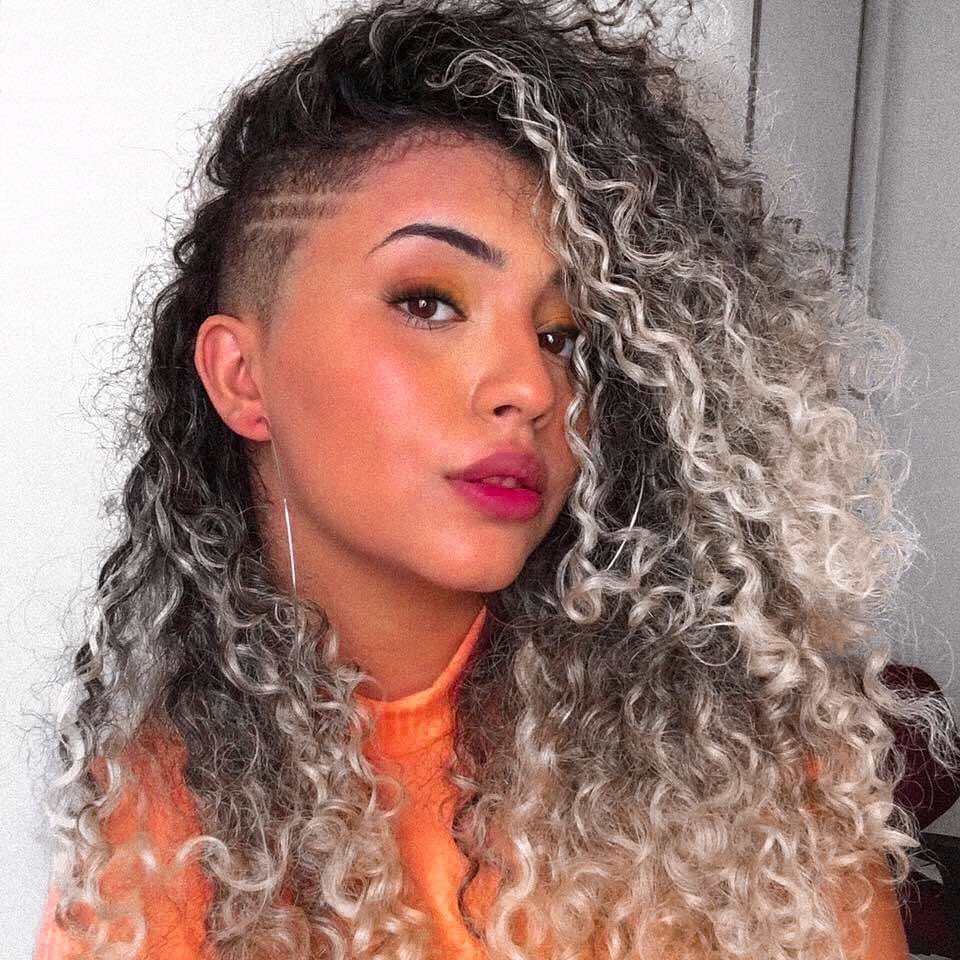 Acessórios Essenciais e Cortes em Camadas para seu Cabelo Cacheado Tumblr