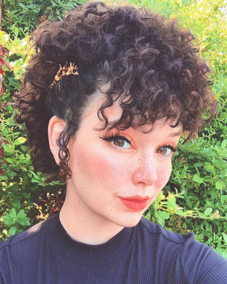 Penteados Tumblr para Cabelos Cacheados: Volume e Definição em Destaque