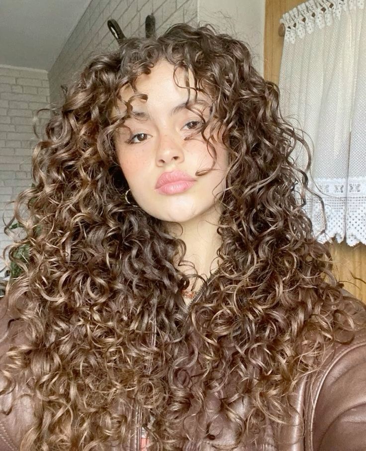 5 Ideias de Títulos para um Artigo sobre Cabelo Caramelo com Luzes:
1. Cabelo Caramelo com Luzes: O Guia Completo para o Visual Morena Iluminada Perfeito
2. Descubra os Segredos do Cabelo Caramelo: Tons