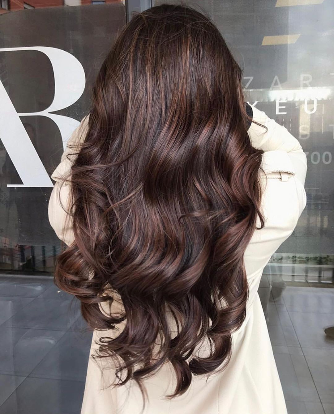 Castanho Iluminado: Tendências e Inspirações para 2024