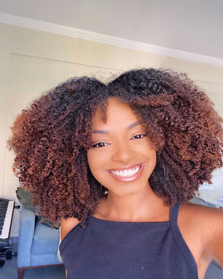 cabelo castanho acobreado