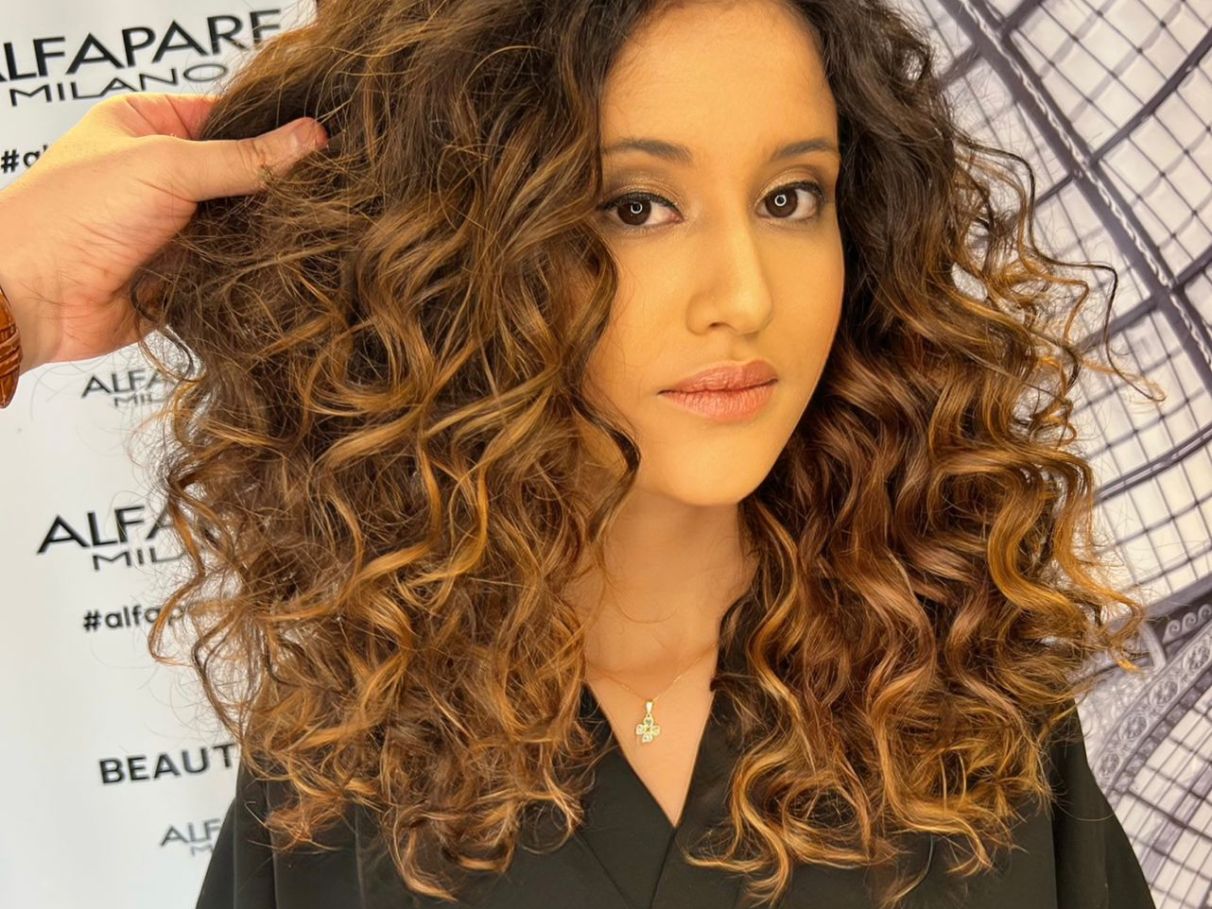 cabelo castanho acobreado dourado