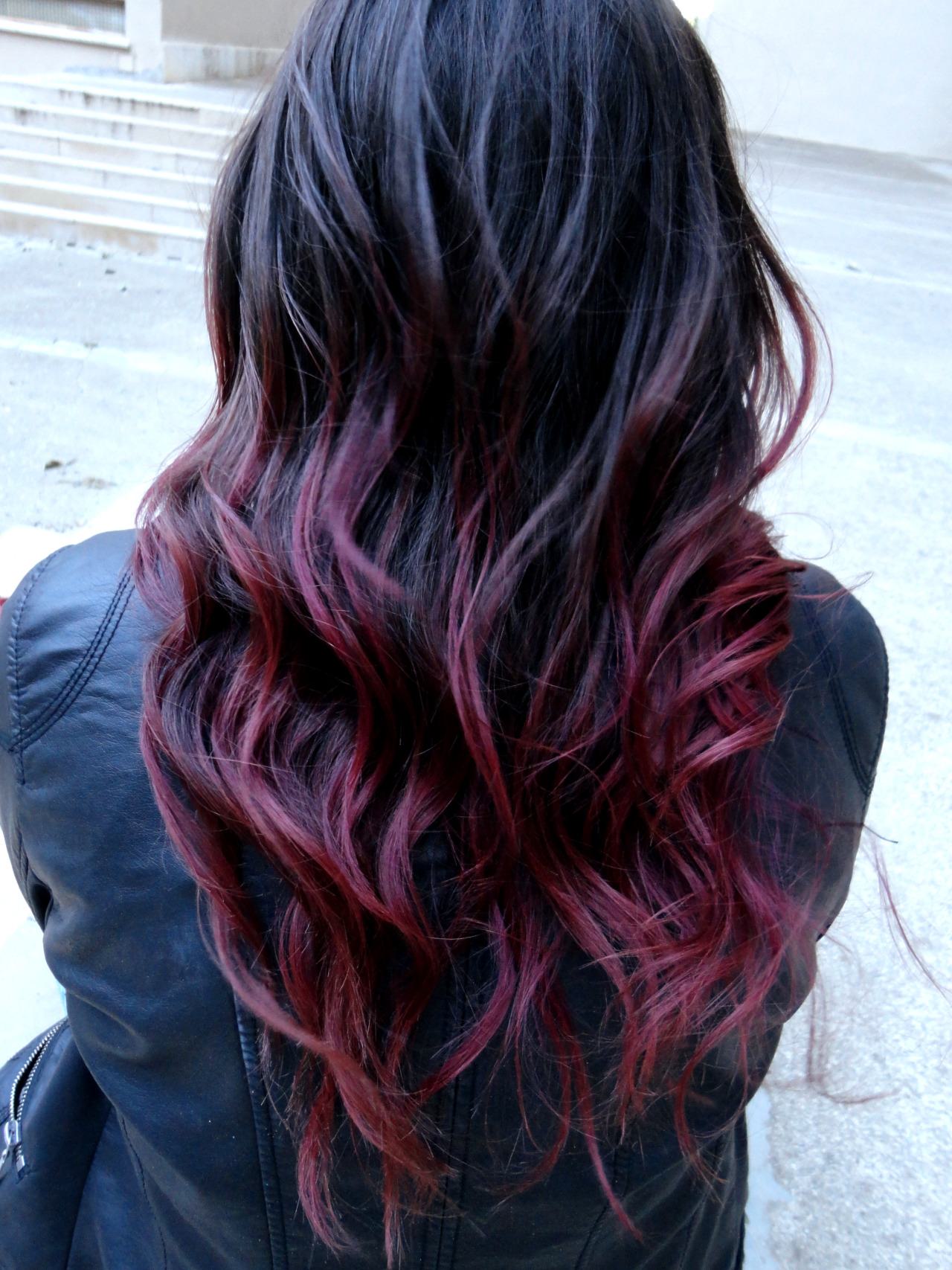 cabelo castanho com mechas ruivas