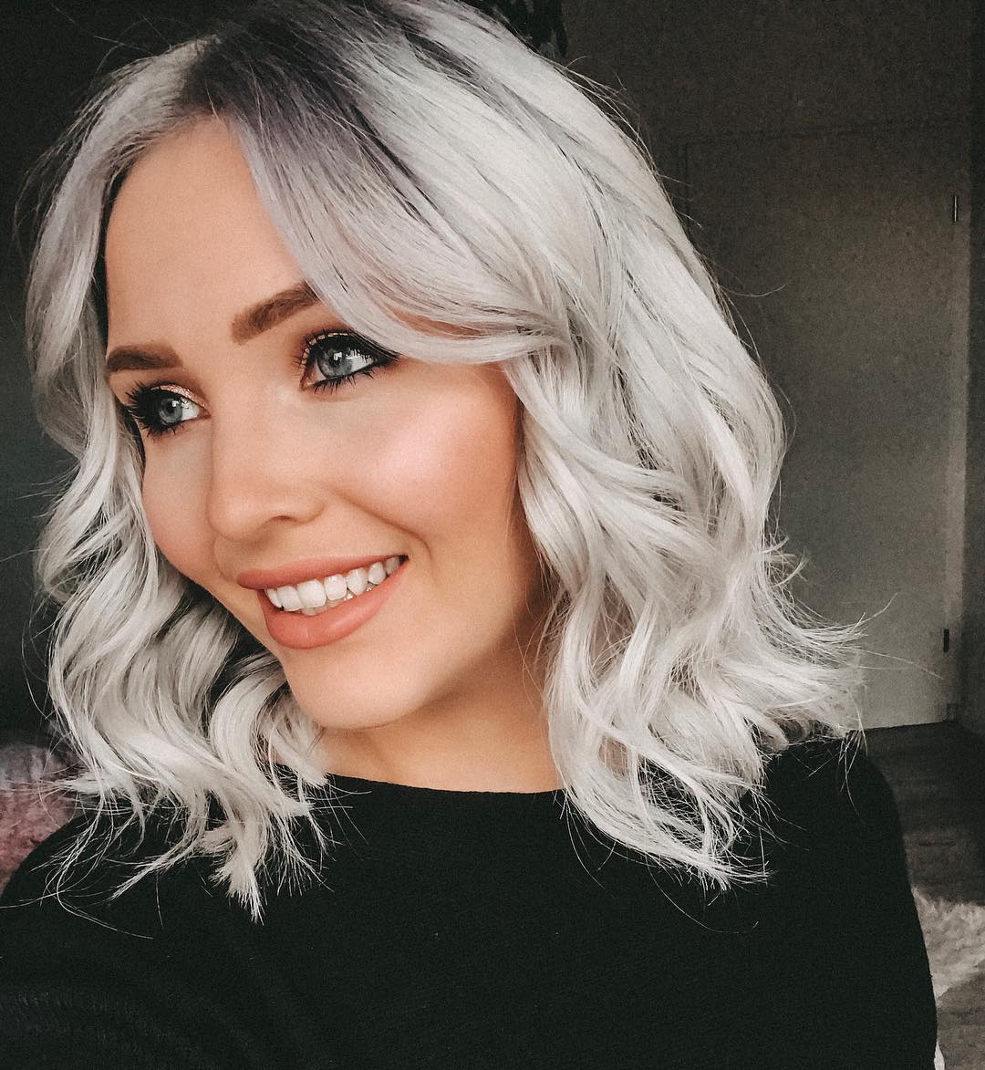 Granny Hair vs. Cabelo Grisalho Natural: Entenda as Diferenças e Cuidados