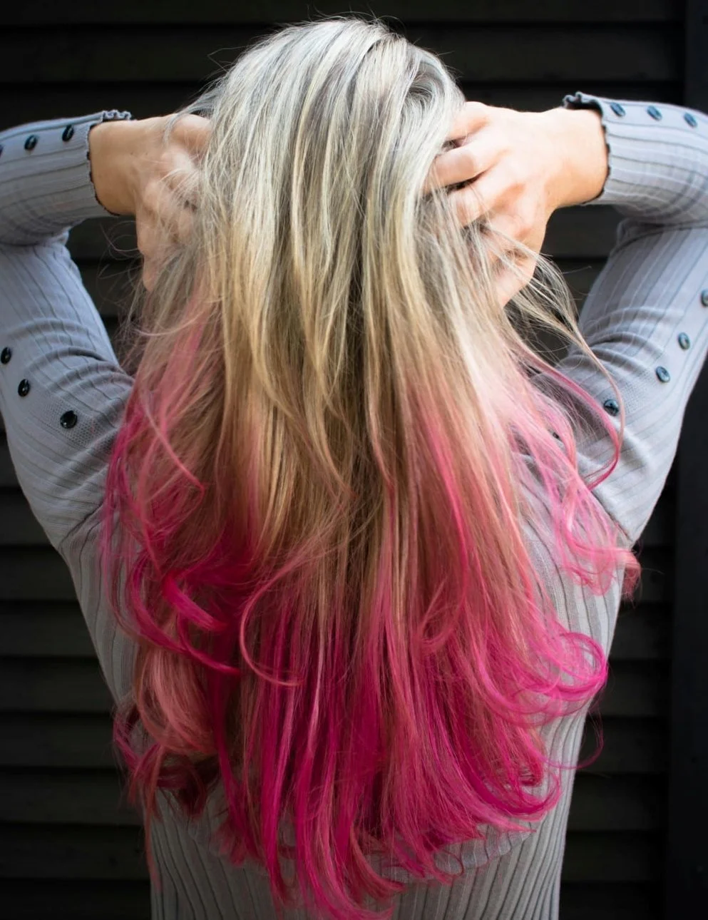 As Cores de Cabelo que Rejuvenescem: Tendências para Pontas Coloridas