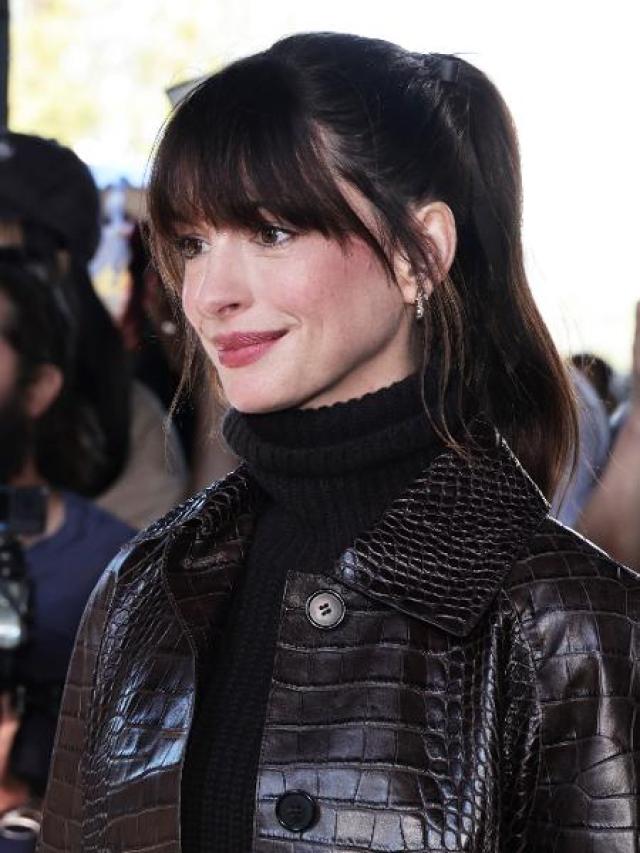 5 ideias de títulos:
1. Cabelo Longo com Franja: O Guia Completo para Escolher o Seu Estilo
2. Transforme Seu Visual: Os Melhores Cortes de Cabelo Longo com Franja
3. Franja Perfeita para Cada Formato de Rosto: Dicas de Especialistas
4. Tendências de Franjas para Cabelo Longo: Inspire-se em 2024/2025
5. Cuidados Essenciais para Manter Sua Franja Longa Sempre Impecável