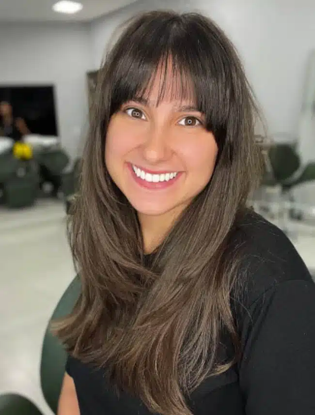 5 ideias de títulos:
1. Cabelo Longo com Franja: O Guia Completo para Escolher o Seu Estilo
2. Transforme Seu Visual: Os Melhores Cortes de Cabelo Longo com Franja
3. Franja Perfeita para Cada Formato de Rosto: Dicas de Especialistas
4. Tendências de Franjas para Cabelo Longo: Inspire-se em 2024/2025
5. Cuidados Essenciais para Manter Sua Franja Longa Sempre Impecável
