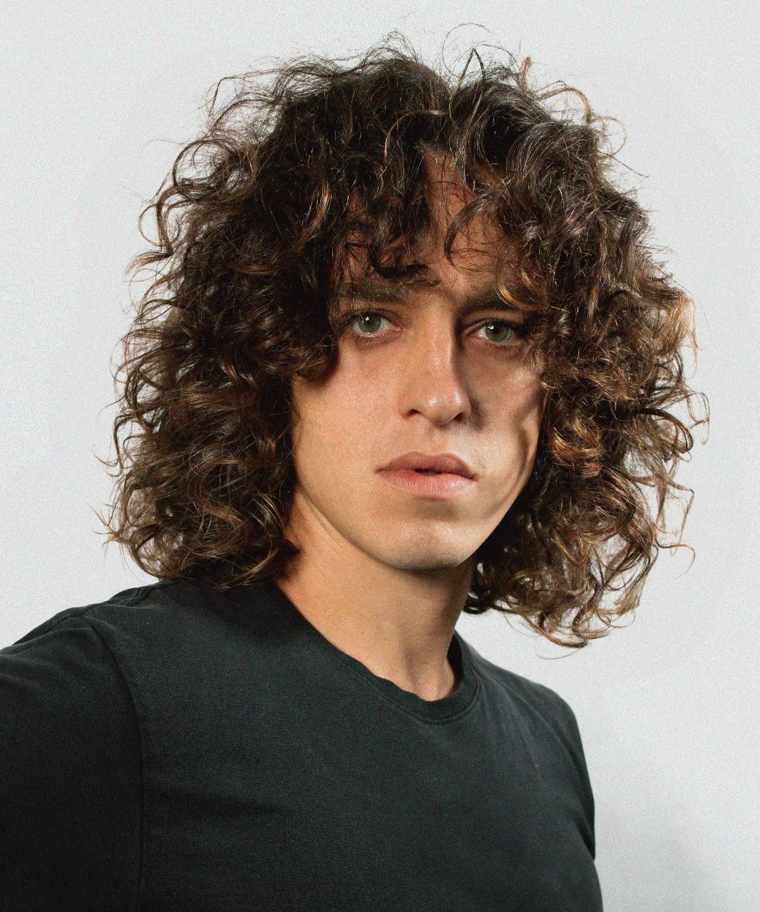 Cabelo Ondulado Masculino 2C: Dicas de Cortes e Definição