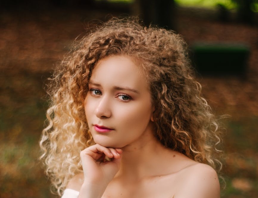 inspiração cabelo mel dourado para pele clara