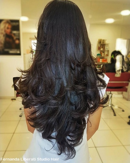 Corte em V vs. Corte em U: Qual o Melhor para o Seu Tipo de Cabelo?