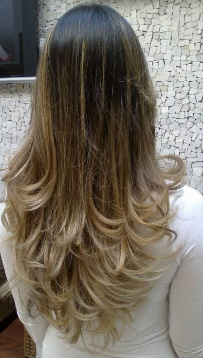 cabelo cortado em v repicado