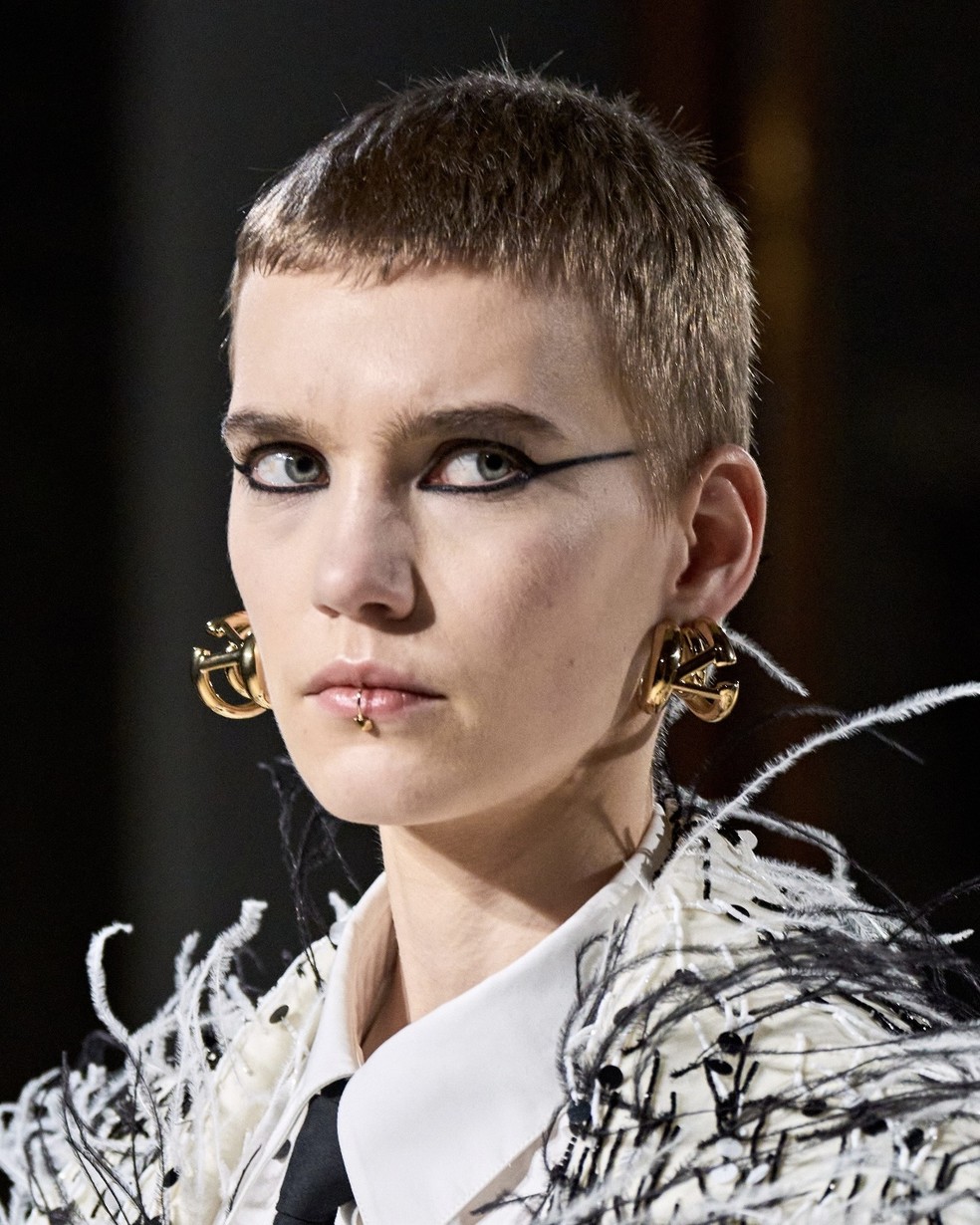 Cabelo Curtíssimo Cacheado e Crespo: Dicas para Definir e Dar Volume