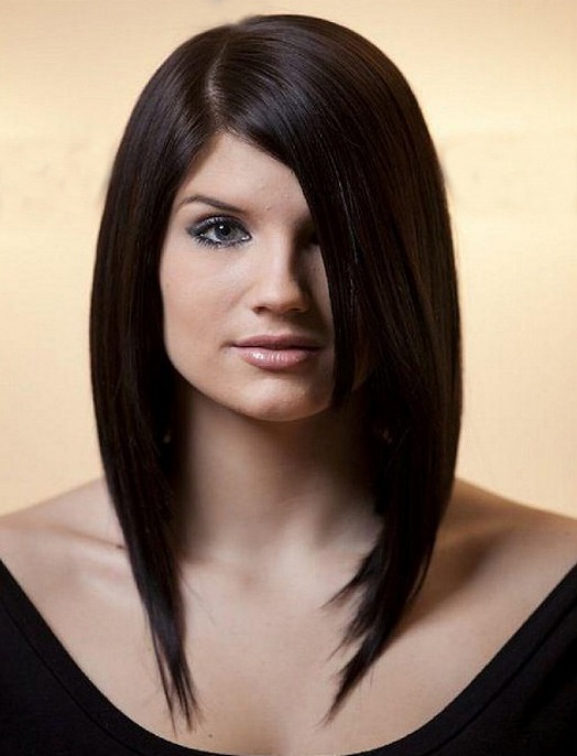 cabelo curto atrás e comprido na frente