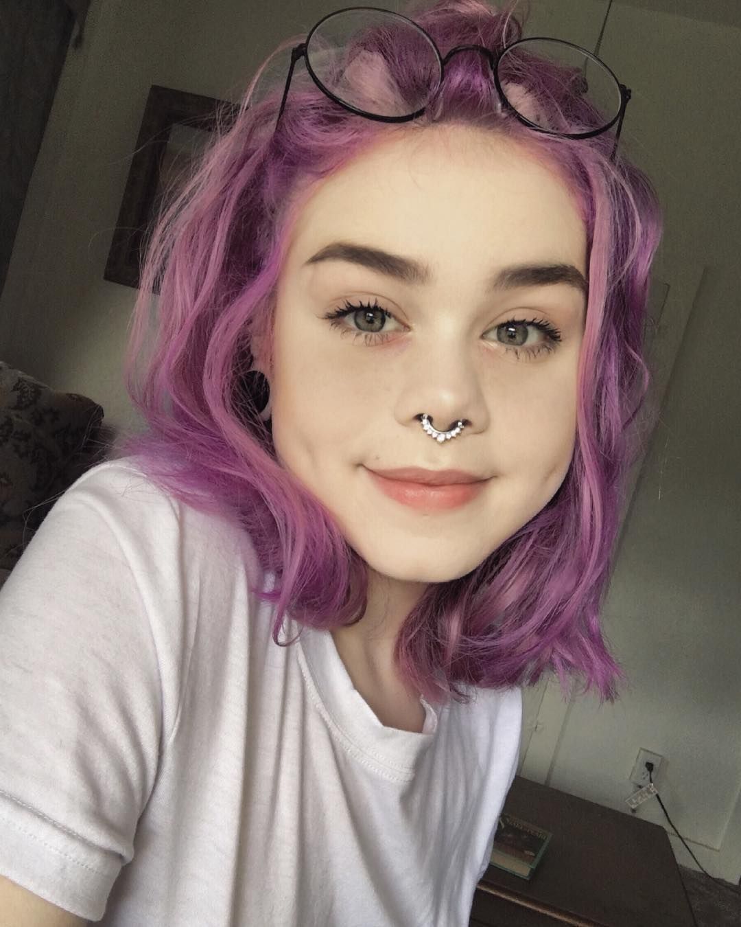 Descubra o Kitty Cut: O Novo Corte Curto Colorido Tendência para 2025