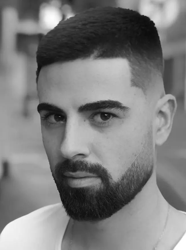 cabelo curto com barba