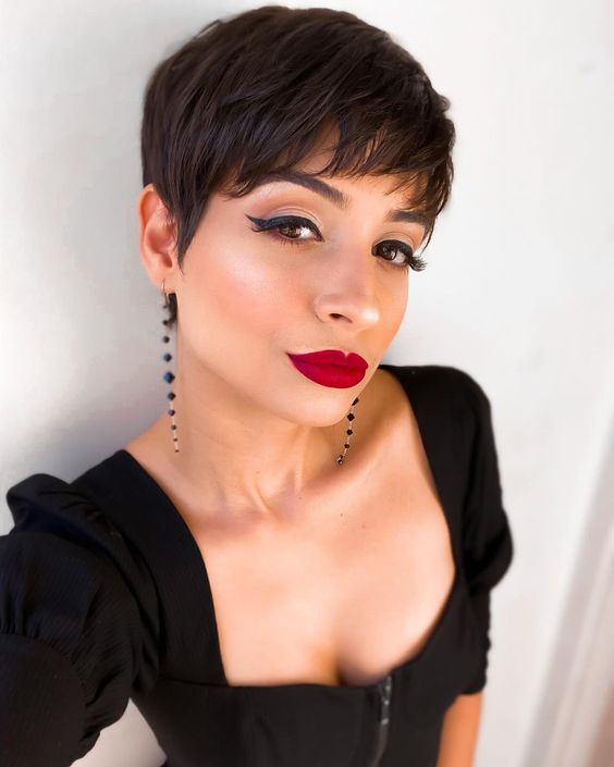 finalização cabelo curto liso com franja