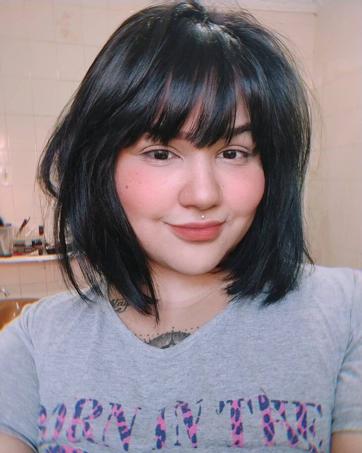 corte curto liso para rosto quadrado