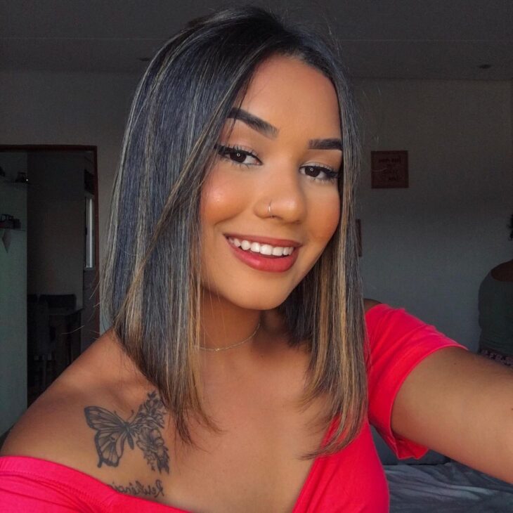 corte curto liso para rosto oval