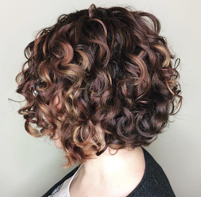 luzes em cabelo castanho curto