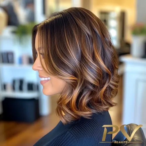 cabelo curto com luzes e franja