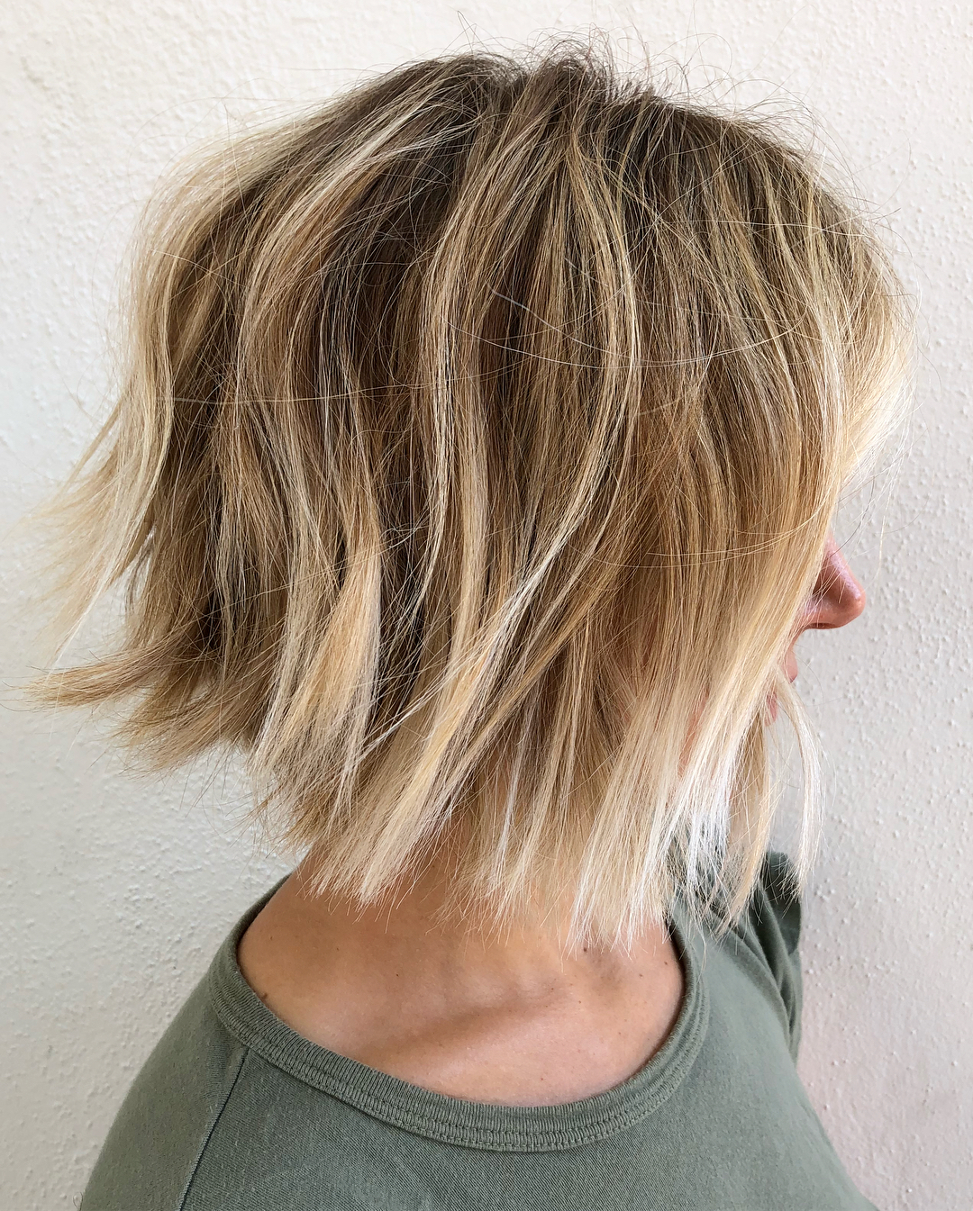 Money Piece em Bob Curto: Como Adotar a Tendência que Ilumina o Rosto