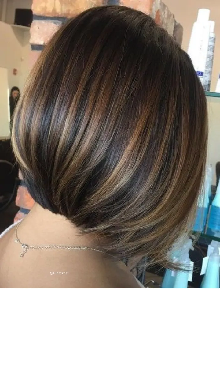 Morena Iluminada em Cabelos Curtos: Guia Completo para um Visual Discreto e Elegante