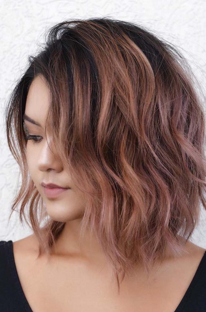 cabelo curto com mechas marrom