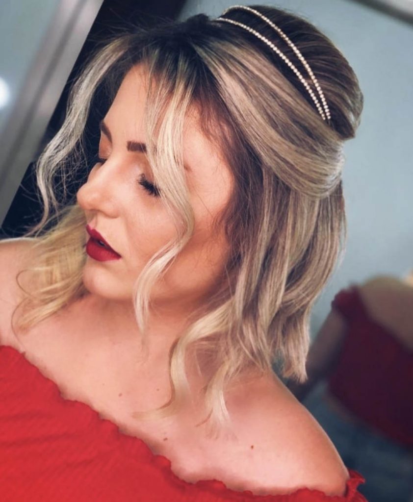 Os Melhores Penteados com Tiara para Cabelo Curto Cacheado