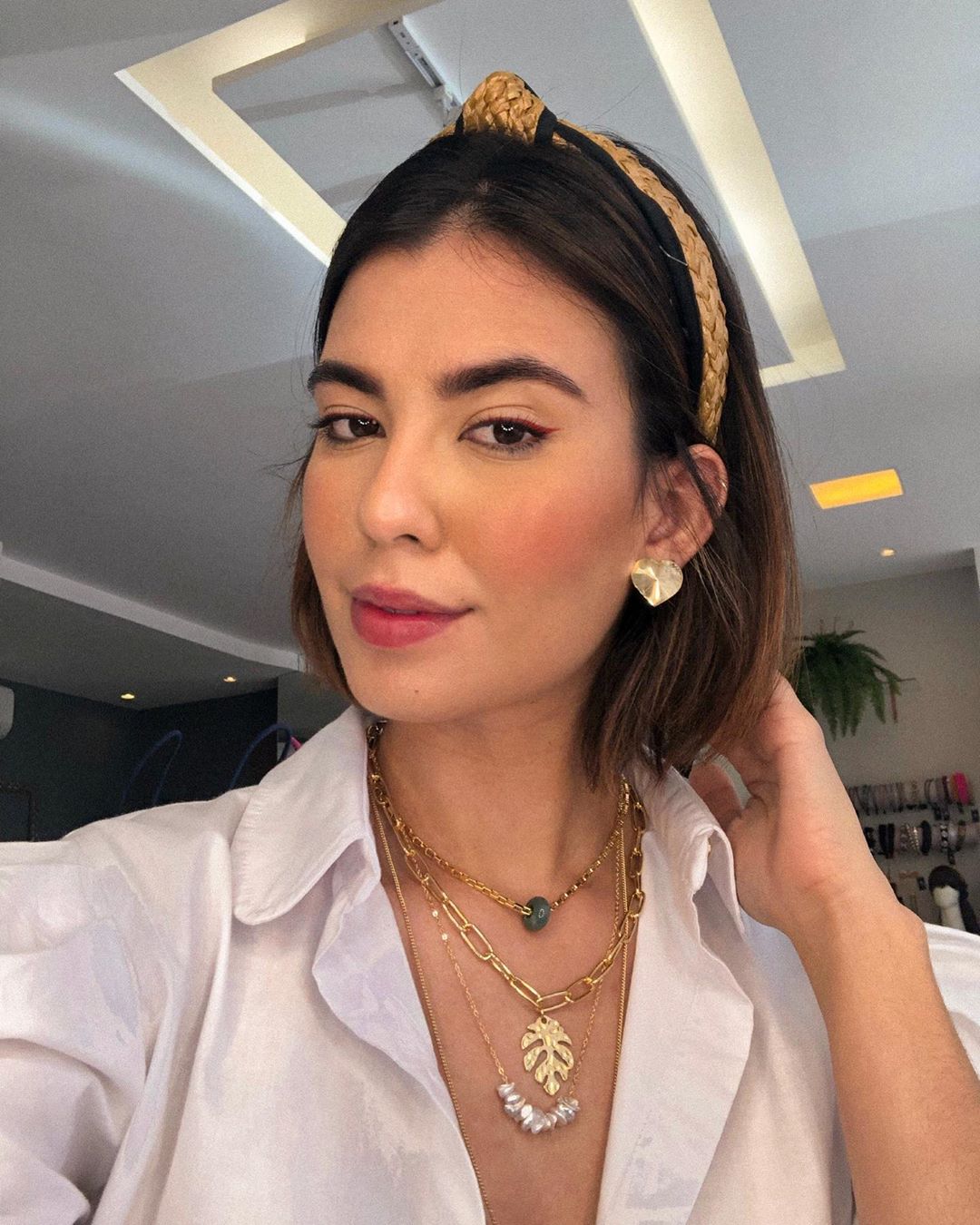 Como Usar Tiara para Disfarçar o Bad Hair Day em Cabelos Curtos