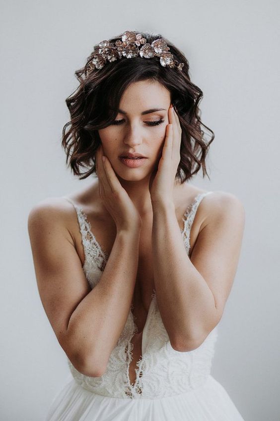 cabelo curto com tiara